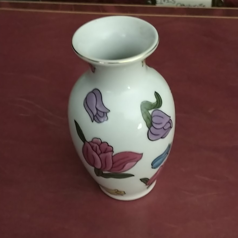 Porcelain miniature vase